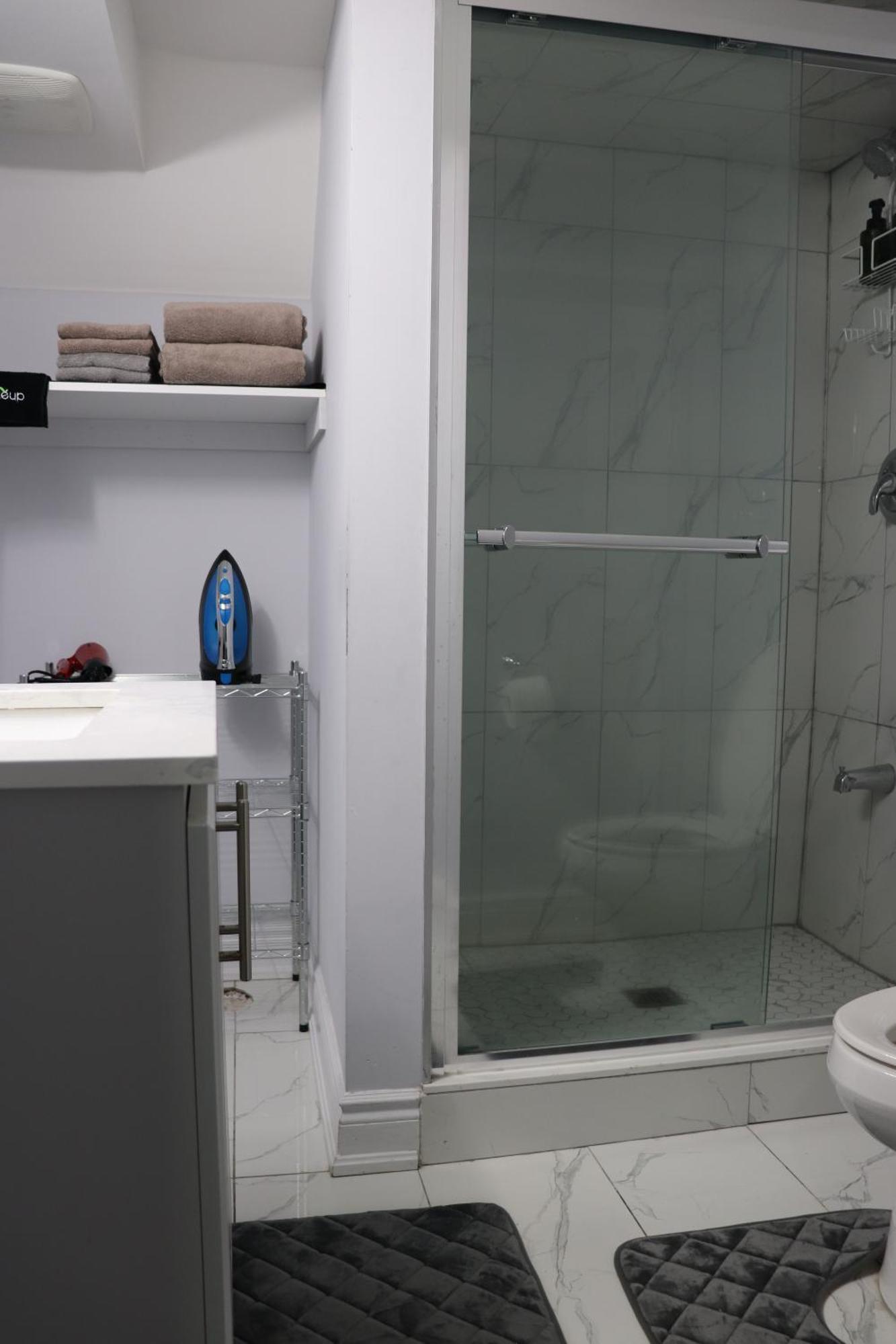 Garden 2 Bedroom Apt - Free Parking Wifi Laundry Workstation Brampton Extérieur photo